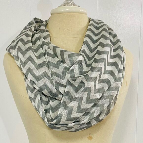 Shimmery Gray and White Scarf - Picture 3 of 6